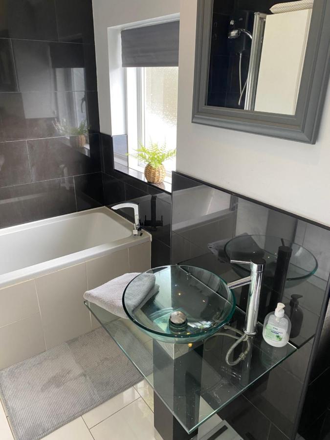 Large Home, Close To Bhx, Nec, Jlr, 4 Double Beds! Birmingham Exterior photo